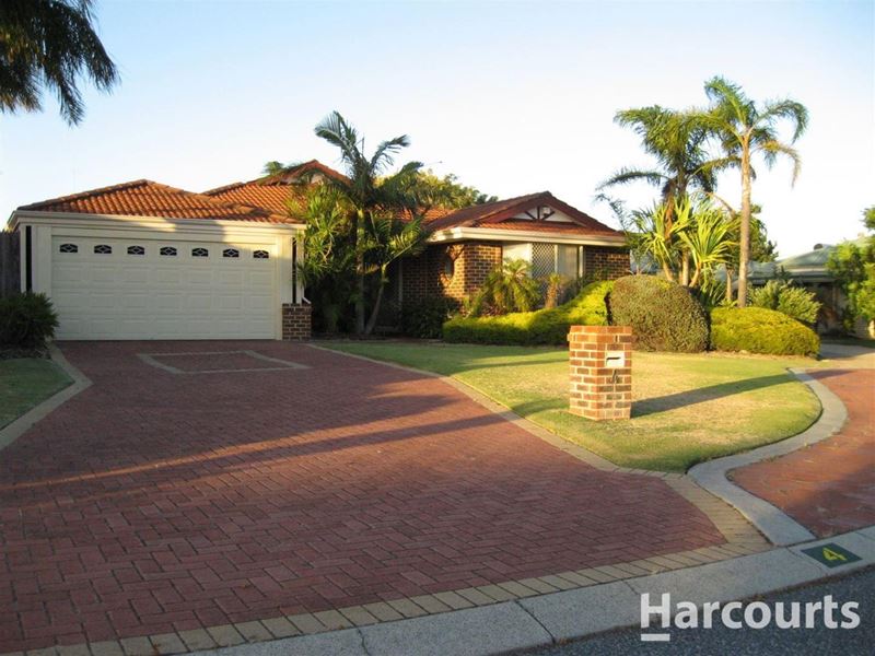 4 Malup Place, Sinagra WA 6065