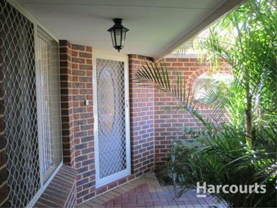 4 Malup Place, Sinagra WA 6065