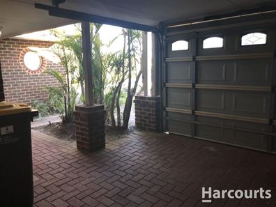 4 Malup Place, Sinagra WA 6065