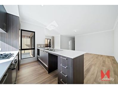 9B Banksia Circle, Thornlie WA 6108