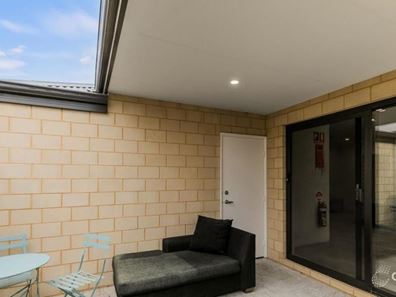 23 Bottlenose Circuit, Waikiki WA 6169
