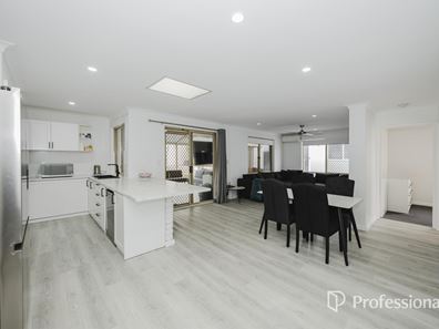 10 Augustus Way, Marangaroo WA 6064