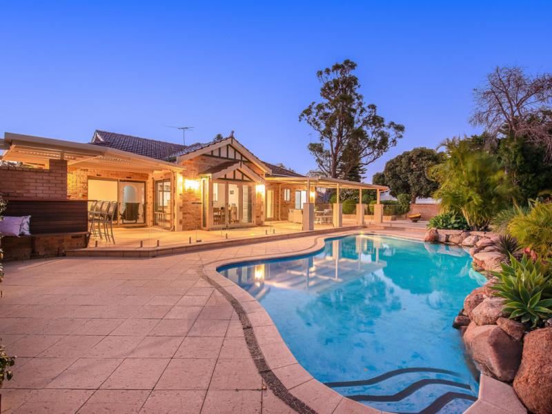 20 Calpin Crescent, Attadale WA 6156