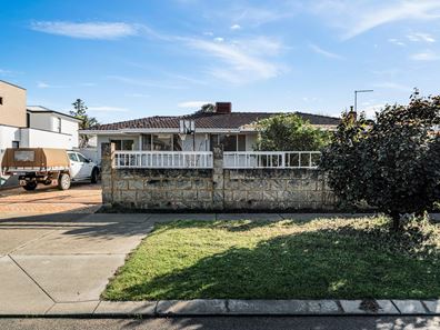 31 Elliott Road, Trigg WA 6029