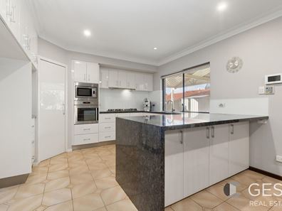 7 Lindsay Drive, Noranda WA 6062