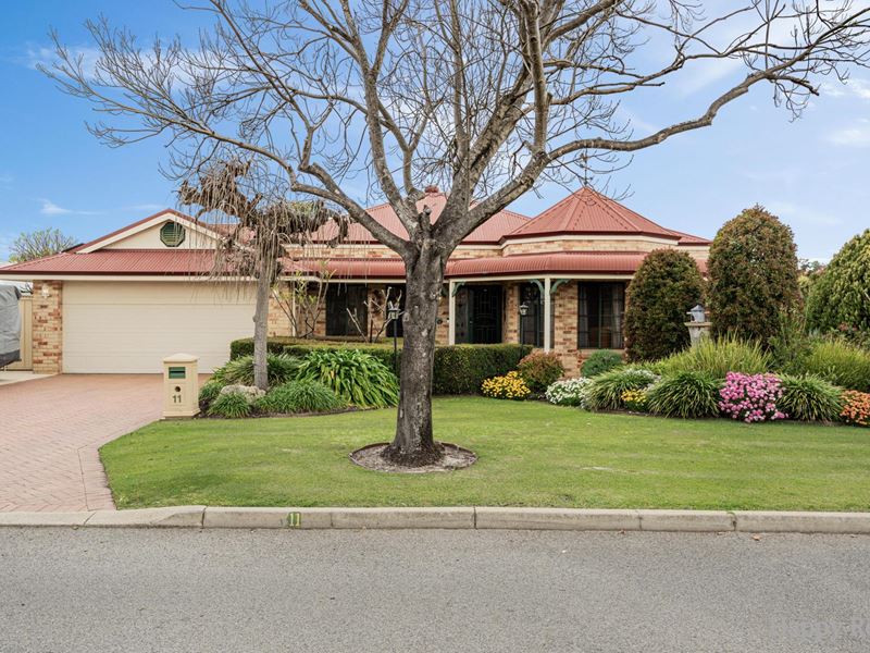 11 Grand Boulevard, Canning Vale WA 6155