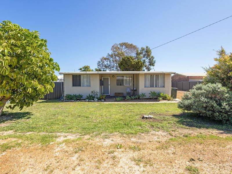 11 Tuart Street, Leeman WA 6514