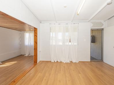 11 Tuart Street, Leeman WA 6514