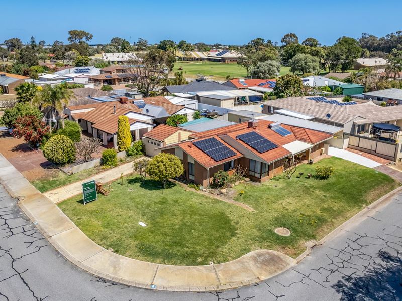 5 Sandalwood Parade, Halls Head WA 6210