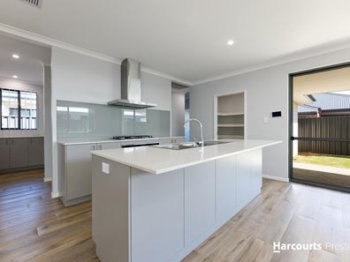 37 Dynasty Way, Forrestdale WA 6112