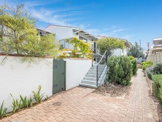 2/21 Currie St, Jolimont