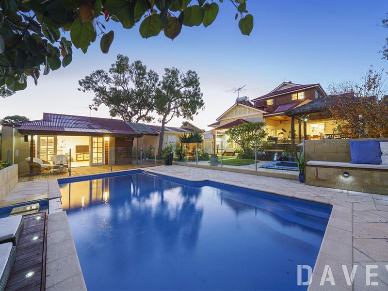 50 Beach Road, Watermans Bay