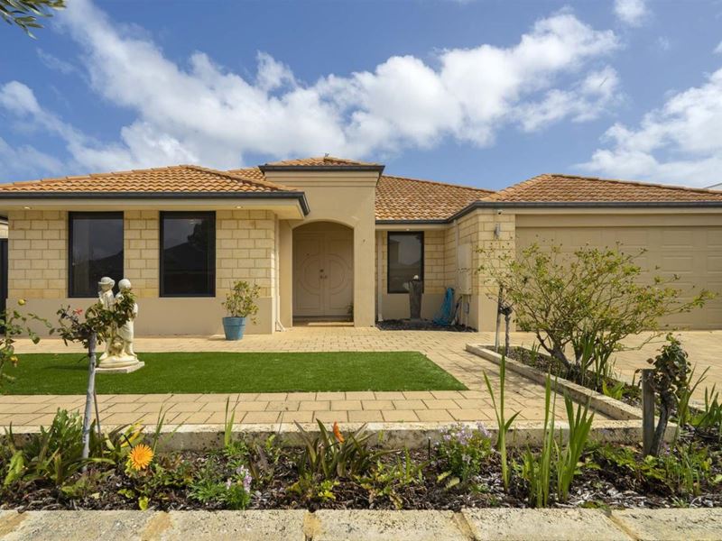 4 Hamelin Drive, Lake Coogee