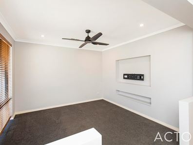 10 Dowerin Circuit, Lakelands WA 6180