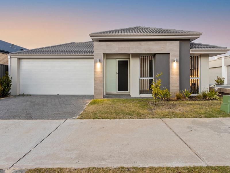 89 Sunstone Boulevard, Treeby