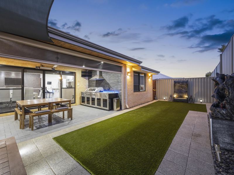 15 Columbia Crescent, Alkimos