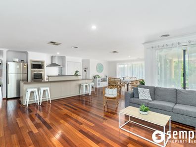 6 Windchime Terrace, Atwell WA 6164