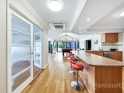 19 Hungerford Avenue, Halls Head WA 6210