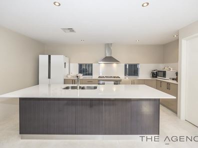 18 Lago Promenade, Aveley WA 6069