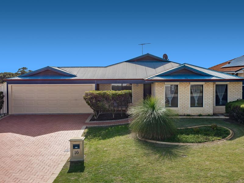 16 Lochnagar Way, Kinross