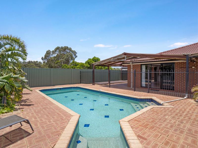 132 Peelwood Parade, Halls Head