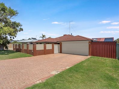 132 Peelwood Parade, Halls Head WA 6210