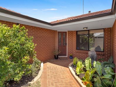 132 Peelwood Parade, Halls Head WA 6210