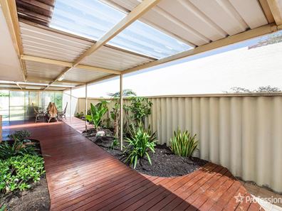 24 Templetonia Promenade, Halls Head WA 6210