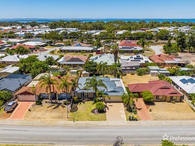 24 Templetonia Promenade, Halls Head WA 6210