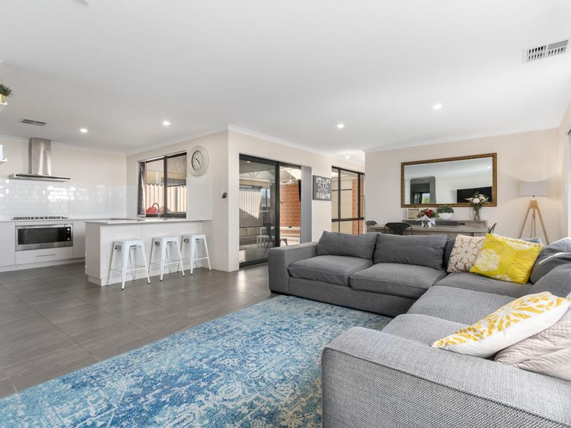 53 Bushside Drive, Aveley