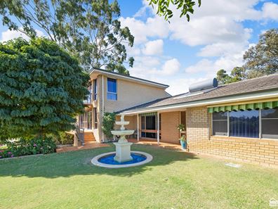 11 Hicks Road, Kelmscott WA 6111