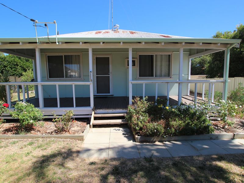 1 FITZPATRICK PLACE, Waroona