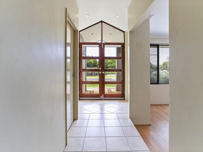 7 McKenzie Crescent, Dalyellup WA 6230