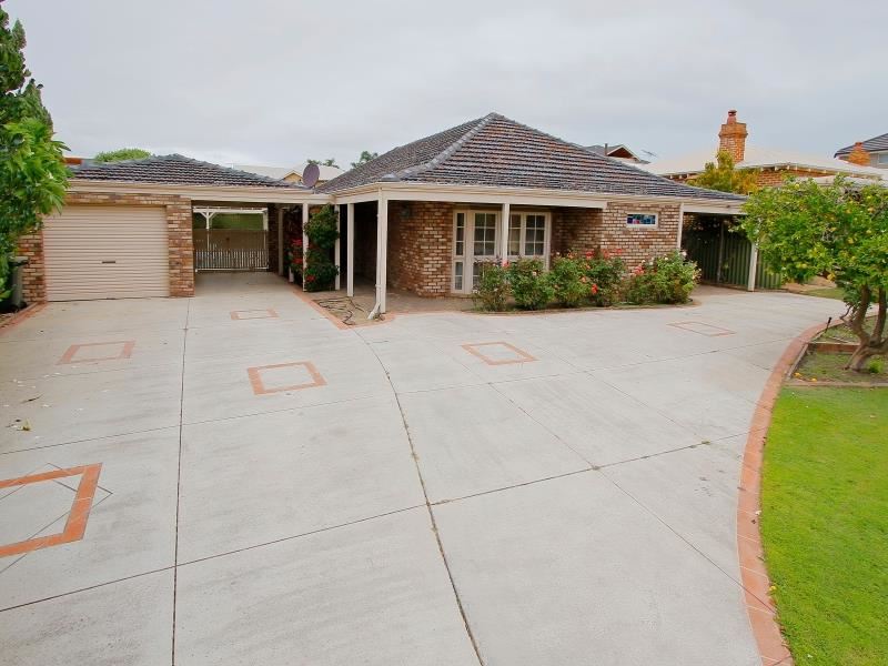 25 Campion Crescent, Attadale WA 6156