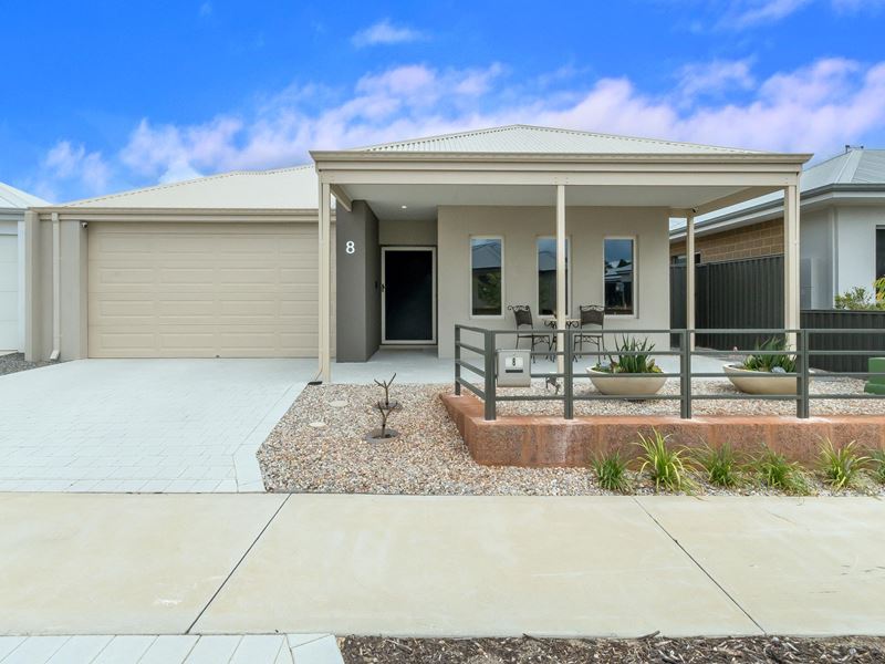 8 Langer Crescent, Champion Lakes