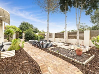 15 Hardaker Street, Eden Hill WA 6054