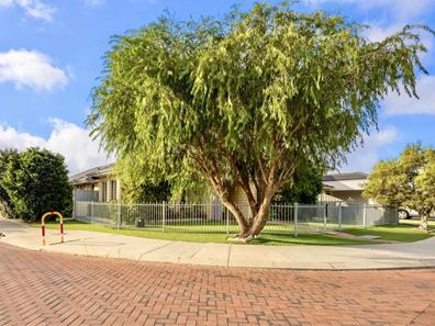 26 Middle Parkway, Canning Vale WA 6155