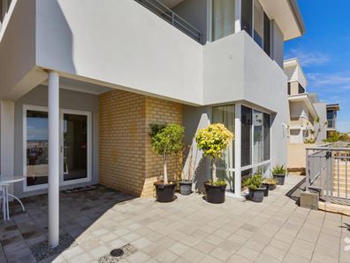 42 Orsino Blvd, North Coogee WA 6163