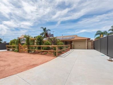 16 Sandford Crescent, Halls Head WA 6210