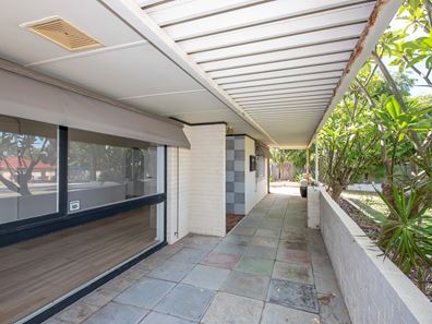 32 Thompson Drive, Wanneroo WA 6065
