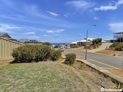 14 Jackson Loop, Wandina WA 6530