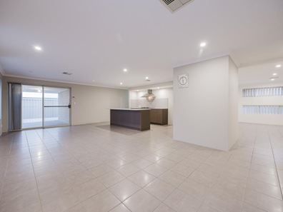 5 Capilano Avenue, Yanchep WA 6035