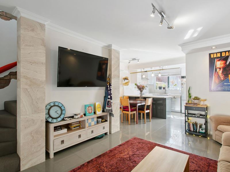13/10 Stirling Street, Fremantle WA 6160