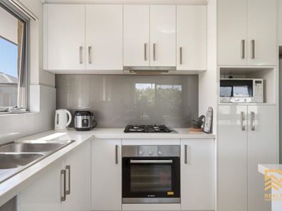 82 Railway Parade, Queens Park WA 6107