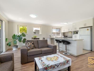 82 Railway Parade, Queens Park WA 6107