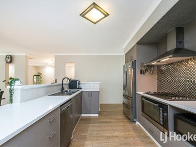 17 Brittain Road, Wattle Grove WA 6107