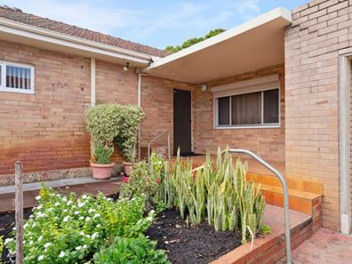 14 Salisbury Street, St James WA 6102