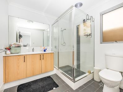 63 Midsummer Avenue, Jindalee WA 6036