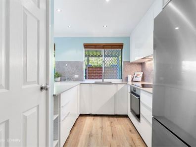8 Cato Street, Glendalough WA 6016