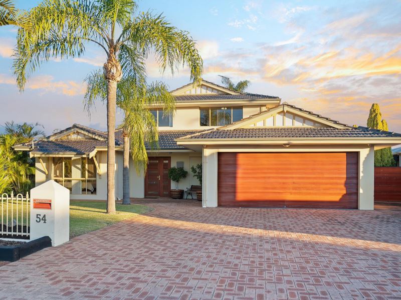54 Crystaluna Drive, Golden Bay